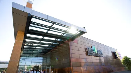 O bucată de tavan s-a prăbușit într-un mall din Constanța, nu există răniți