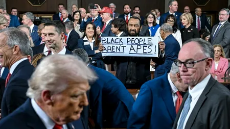 Discursul lui Trump despre Starea Națiunii a început cu scandal. Un democrat a fost dat afară din sală în primele minute. Cum i-a sfidat politicianul pe liderii de partid