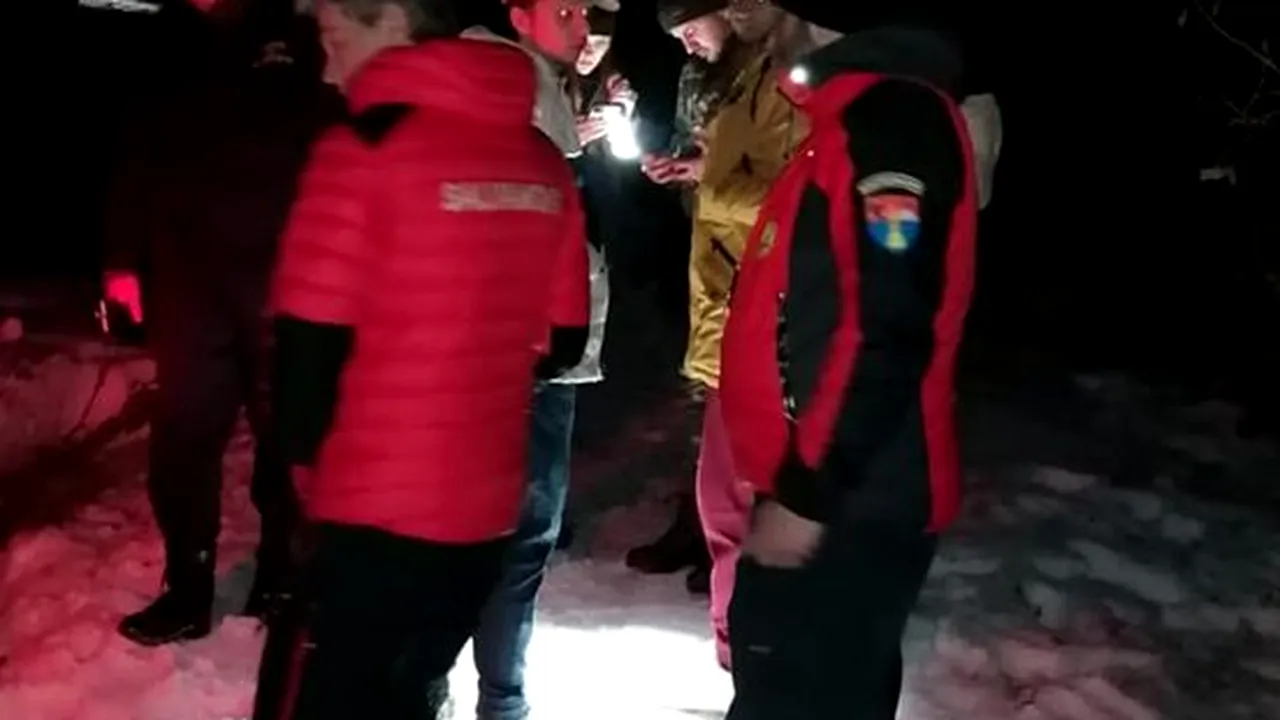 Trei refugiaţi din Ucraina care au trecut frontiera şi au ajuns într-o zonă muntoasă, cu zăpadă mare, au fost recuperați de salvamontiştii din Maramureş (VIDEO)