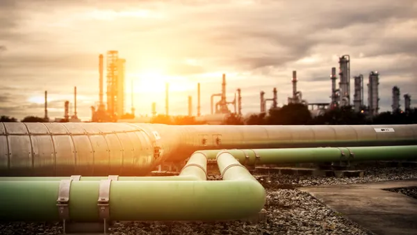 Datele INS confirmă declinul din industria românească. Producția industrială a crescut în martie, dar a scăzut față de anul trecut