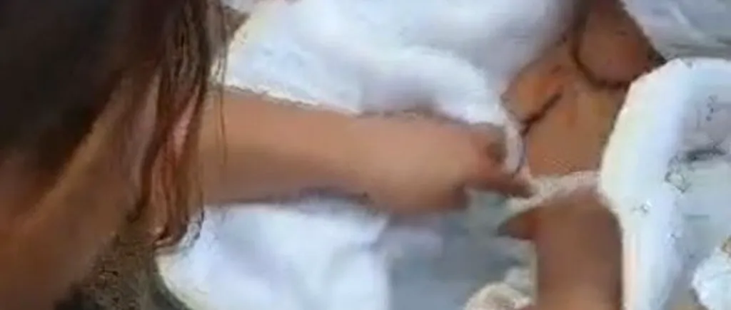 Caz șocant. O familie și-a îngropat copilul de viu - VIDEO