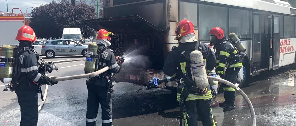 Un autobuz cu mai multe persoane la bord a luat foc la Brașov! FOTO & VIDEO