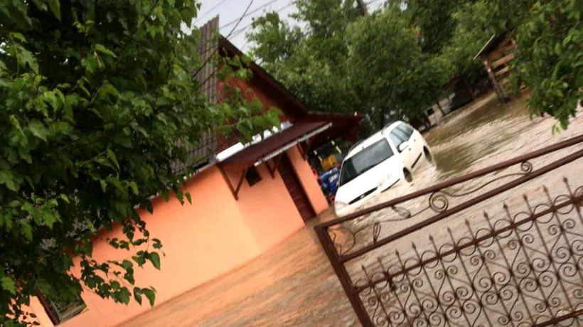 DISTRUGERI. IGSU: 500 de locuințe inundate și 5 drumuri afectate în 23 de județe, din cauza ploilor din ultimele 24 de ore