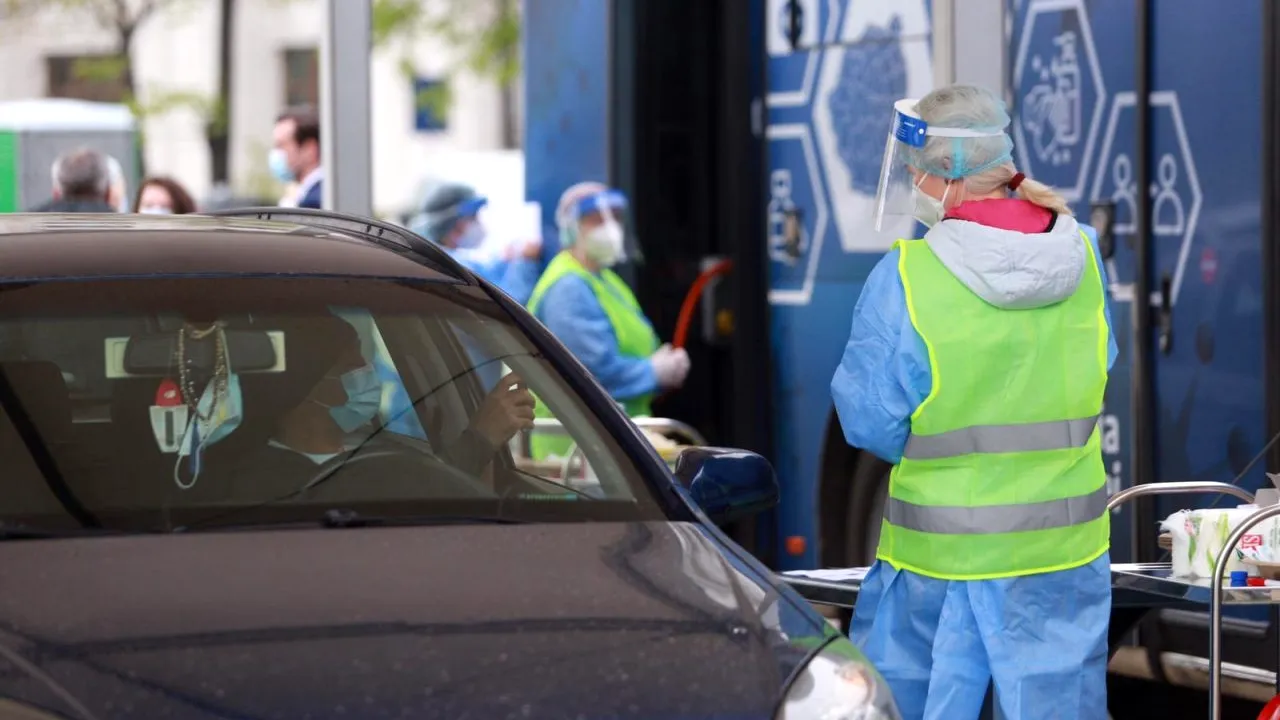 868 de persoane s-au vaccinat sâmbătă la centrul drive-thru din Capitală
