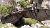 „Podul lui Dumnezeu”, minunea naturii din Mehedinți despre care puțină lume știe. Legenda celui mai mare pod natural din România