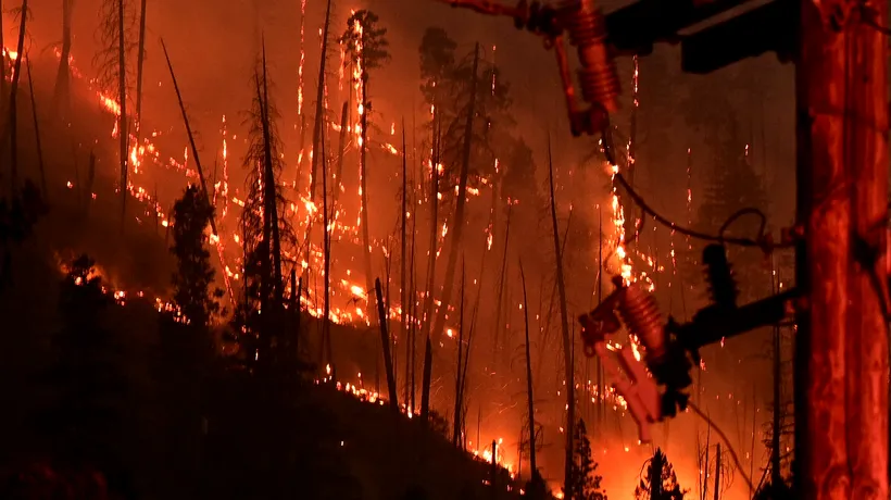 Imagini impresionante cu urmăririle produse de Dixie Fire, cel mai mare incendiu din California în 2021 - FOTO