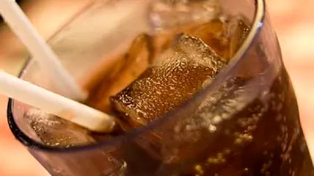 Băuturile carbogazoase ar putea fi interzise la vânzare minorilor. Cine are această inițiativă și ce spune ministrul Sănătății
