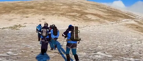 Un jandarm a murit după ce a căzut într-o râpă în Munții Parâng | VIDEO