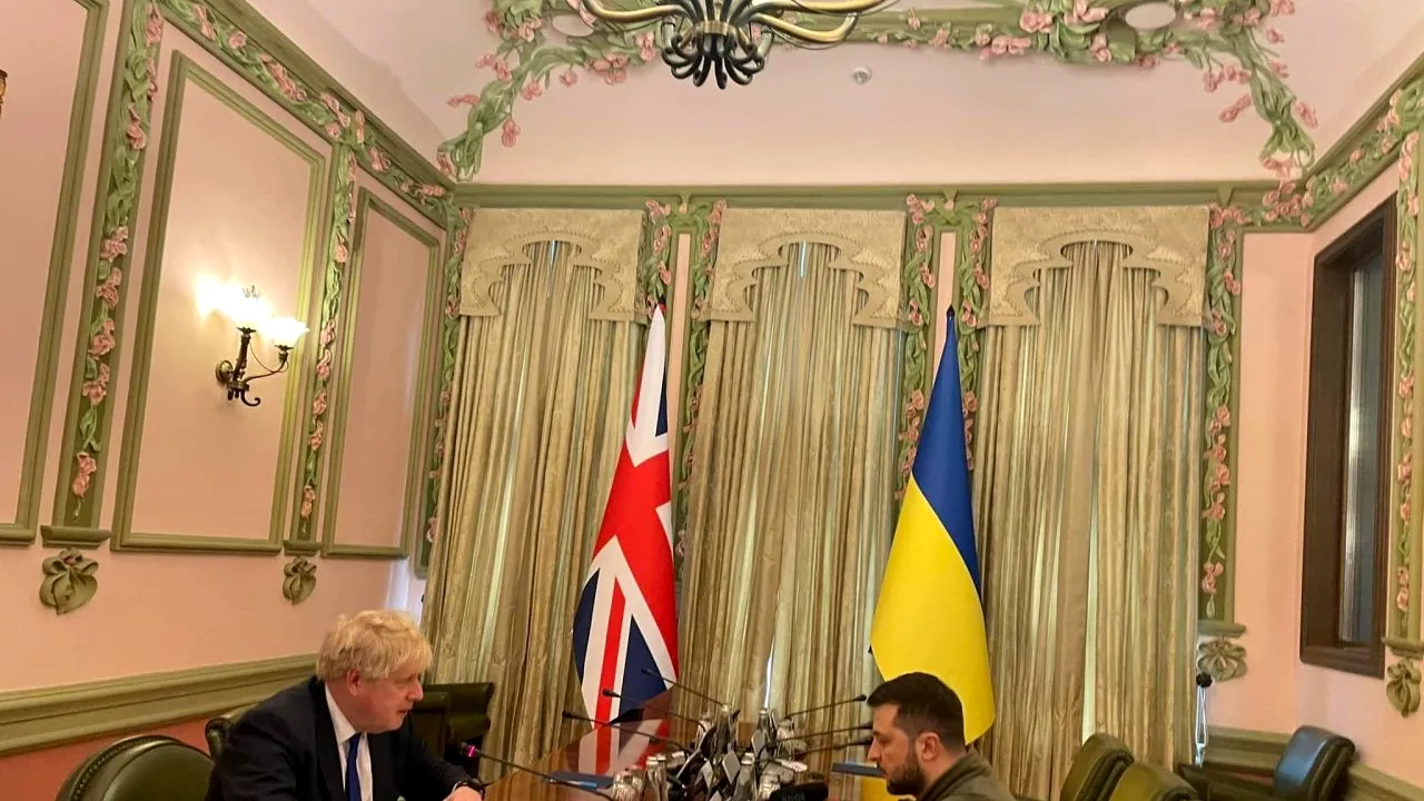 Premierul britanic Boris Johnson, vizită-surpriză la Kiev. Ce a vrut să îi transmită lui Volodimir Zelenski