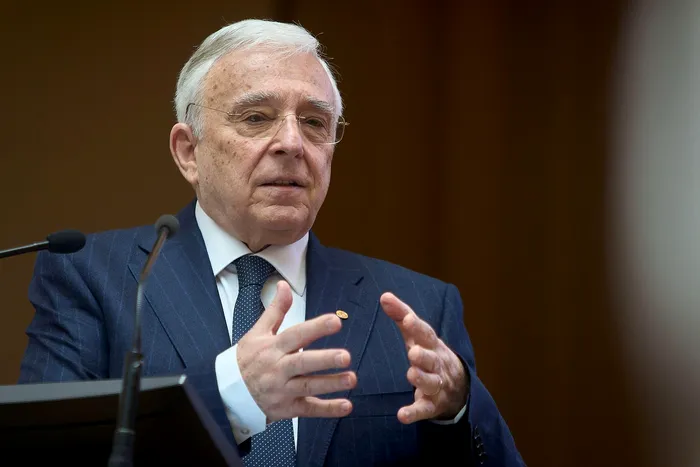 Mugur Isărescu, guvernatorul BNR