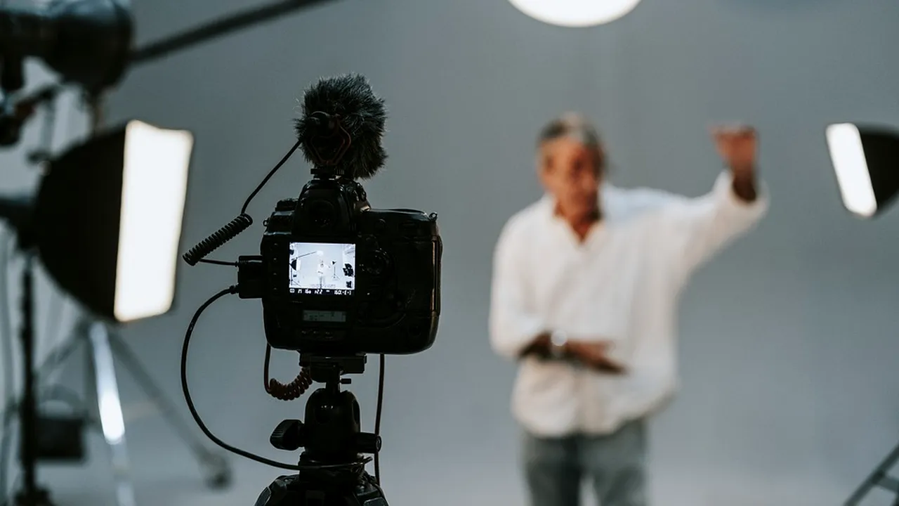 Un profesor a fost suspendat 2 ani după ce le-a spus elevilor lui băieți: „Dacă vreți să vă angajați trebuie să...