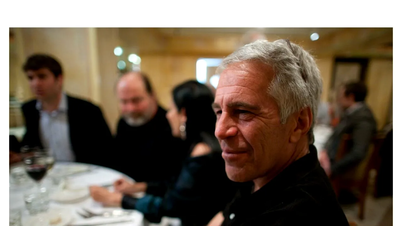 Democrații din Camera Reprezentanților au publicat încă 68 de fotografii din arhiva personală a lui Epstein