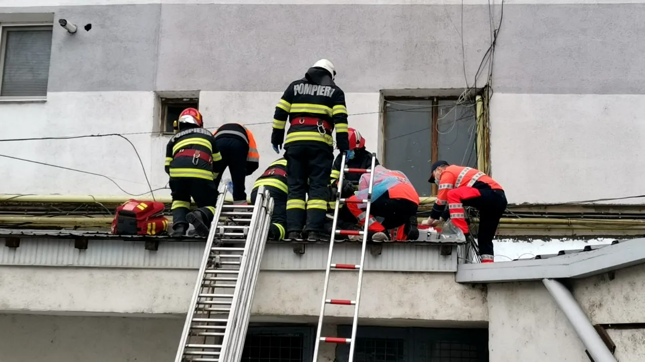 O femeie a murit după ce s-a aruncat de la etajul 8 al unui bloc din Bârlad