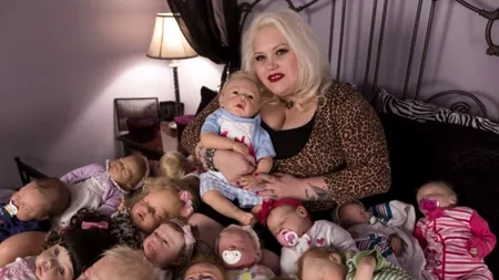 Pasiunea sinistră a unei colecționare de păpuși. GALERIE FOTO