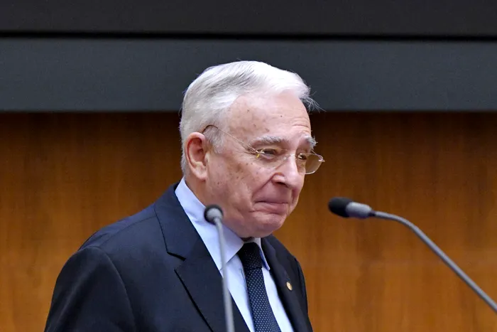 Mugur Isărescu explică de ce este necesar cât mai repede un Guvern „Nu putem să ne descurcăm singuri”