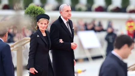 Aplauze pentru Coroană la Catedrala Neamului. Familia Regală a fost singura salutată de mulțime