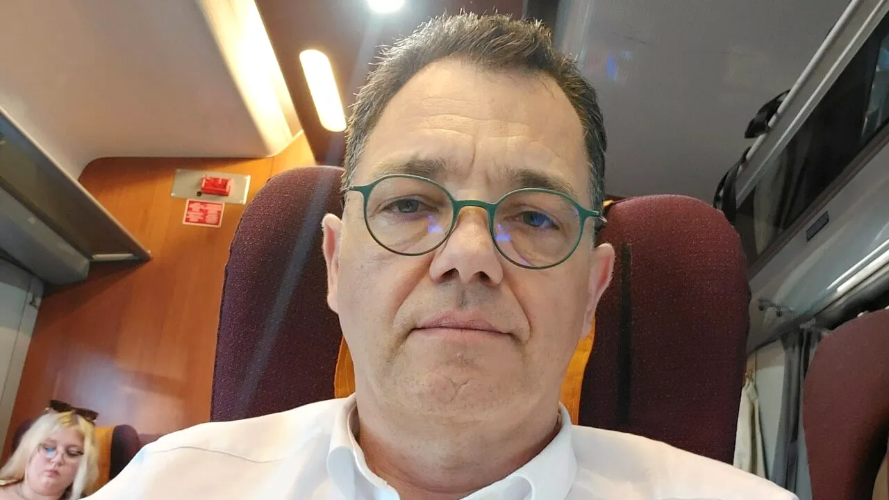 Ministrul Turismului a plecat la mare cu trenul. Ce impresie și-a făcut. „Merge cu 150 de km la oră”