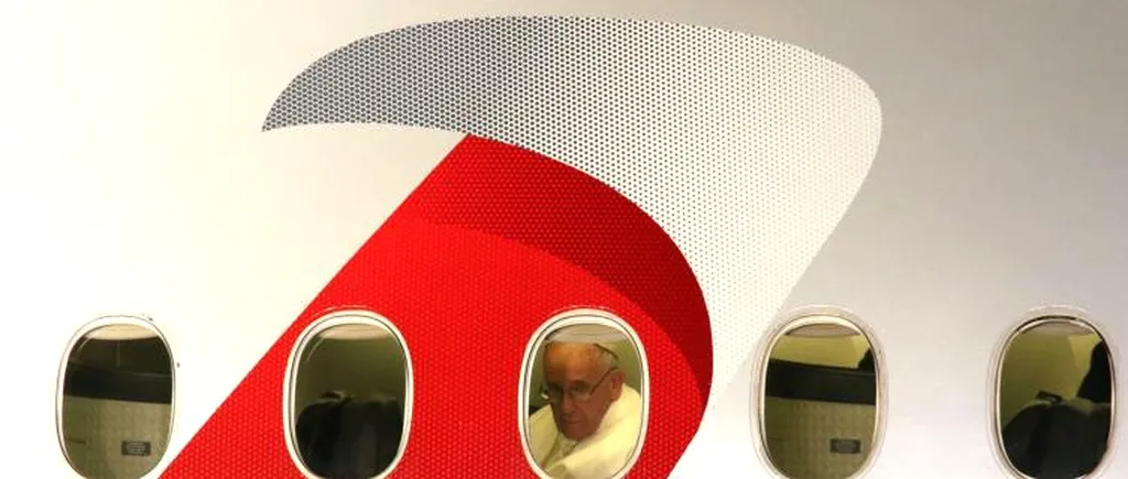Papa Francisc, în avionul spre Bogota