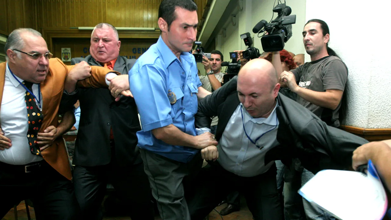 Codrin Ștefănescu, reacție dură la anunțul tandemului Barna-Cioloș: „Să ne ia dracu'' pe toți