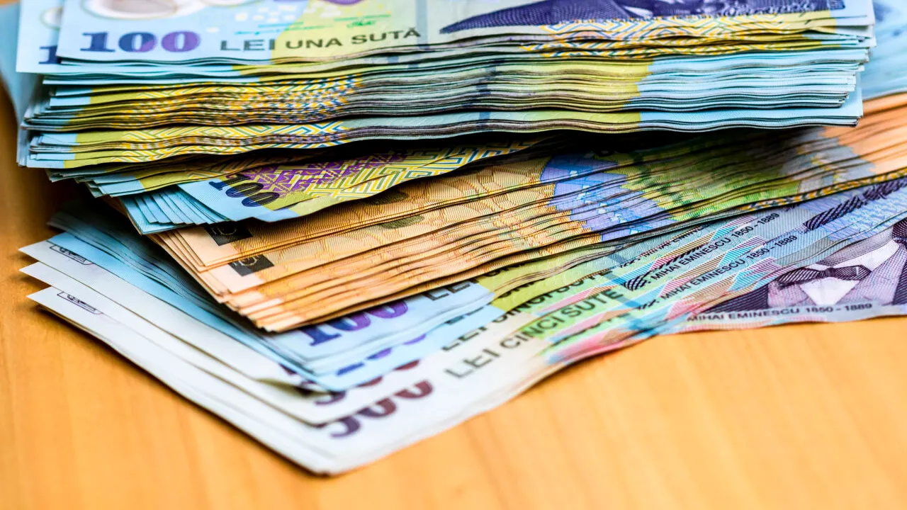 Sute de mii de români vor primi un AJUTOR de 750 de lei în 2024 de la stat. Care sunt persoanele eligibile și pentru ce vor fi utilizați banii?