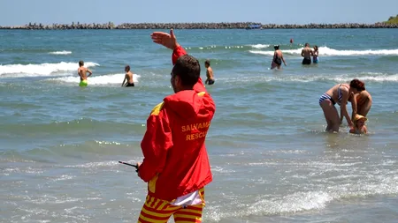 Doi tineri, salvați în ultima clipă de la ÎNEC, la Eforie Nord. Au ignorat steagul roșu și avertismentele salvamarilor