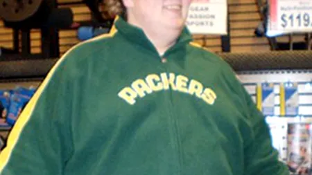 Tânărul din imagine s-a îngrășat din depresie, dar a reușit să dea jos 100 de kg în trei ani. Cum arată acum