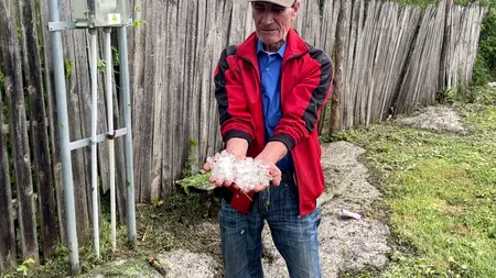 VIDEO - REPORTAJ | Grindina de duminică a fost atât de mare încât nu s-a topit nici luni. La Urzicuța, oamenii au făcut atacuri de panică