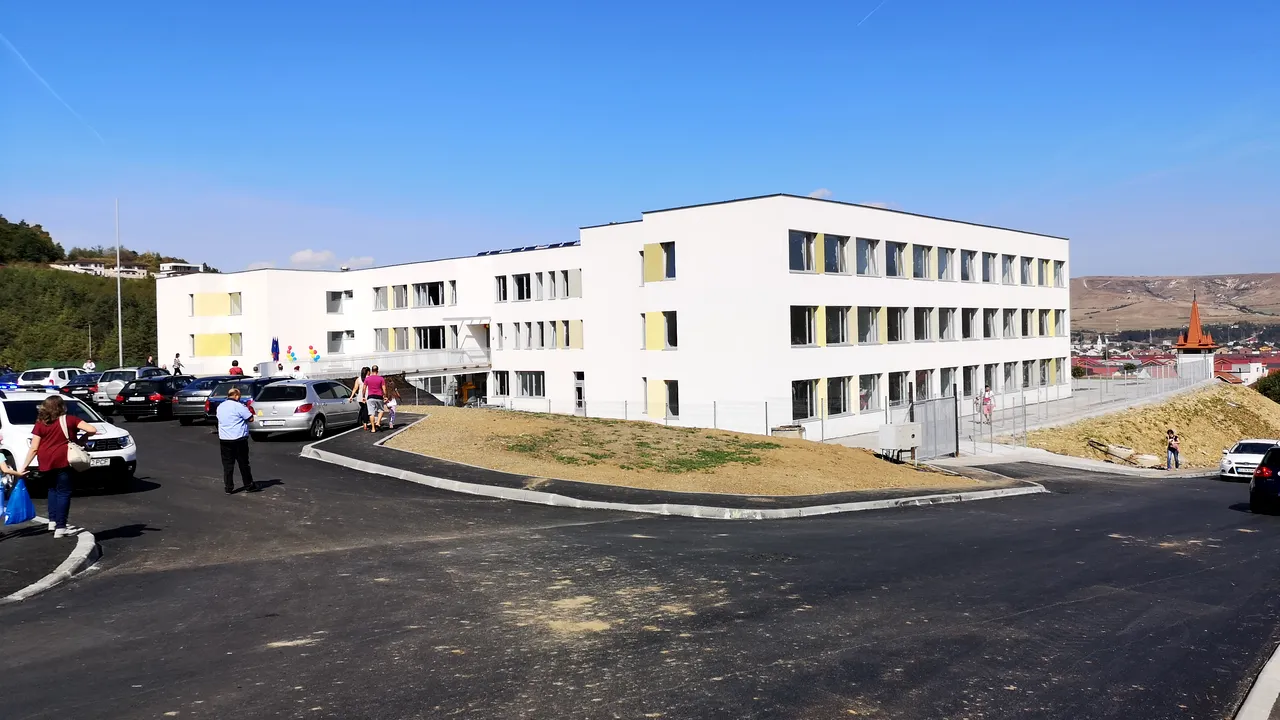 A fost inaugurată prima școală generală construită de la zero după 1990. Cum arată - GALERIE FOTO