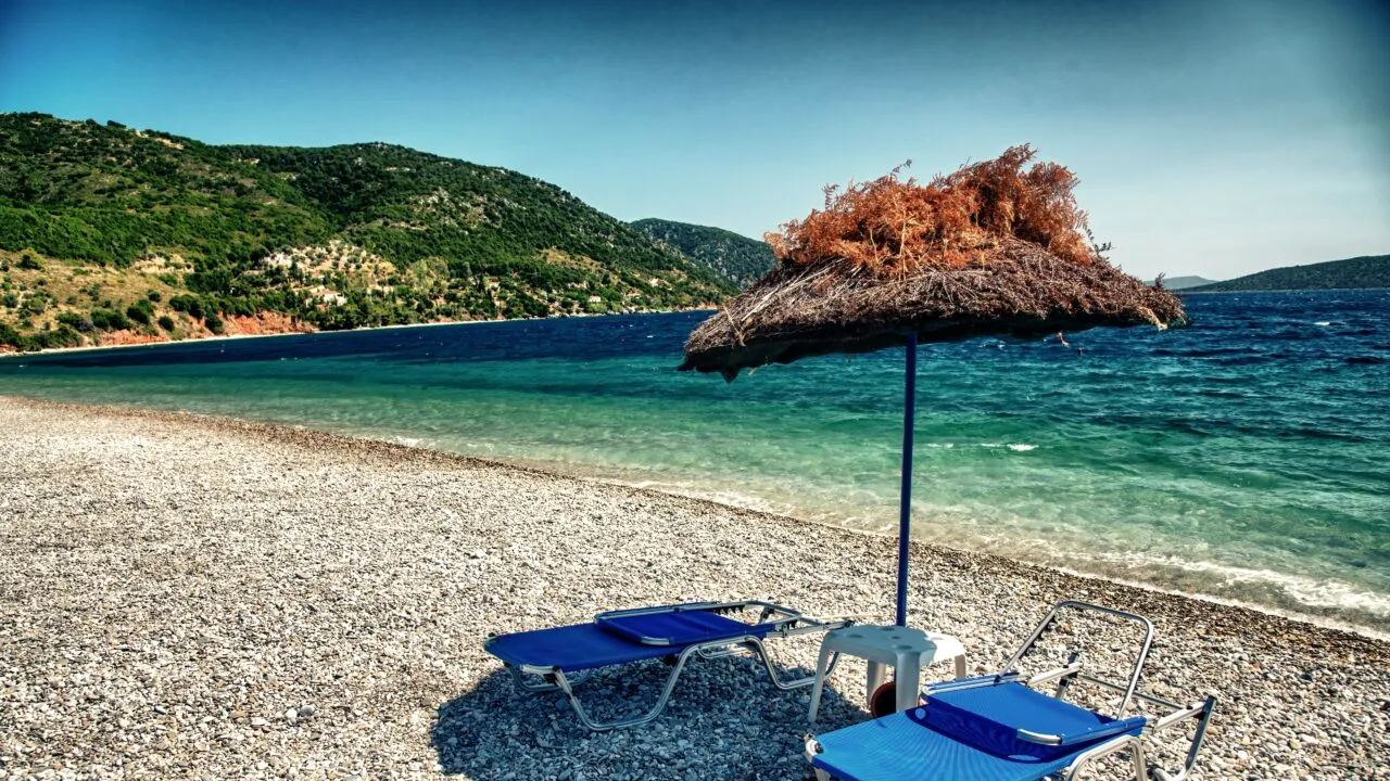 Taxa plătită de turiștii români care merg în Grecia: Se achită pentru fiecare noapte și nu este inclusă în cazare