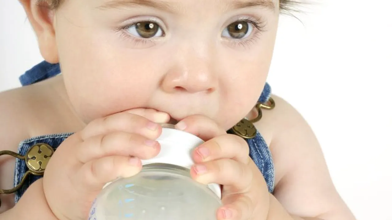 UE înăsprește regulile privind LAPTELE PENTRU SUGARI, pentru a promova alăptatul la sân