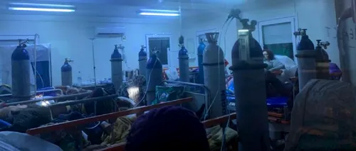 Imaginea dezastrului la UPU: Bolnavi îngrămădiți în containere, cu buteliile de oxigen la picioare. „Nu mai există locuri nici măcar pe scaune”