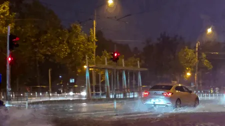 FURTUNA din București a făcut prăpăd. Pompierii au fost solicitați pentru sute de intervenții