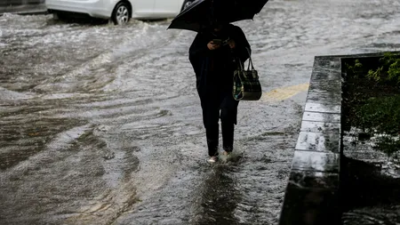 Avertizare METEO: Ploi torențiale și descărcări electrice în minivacanța de Sfânta Maria