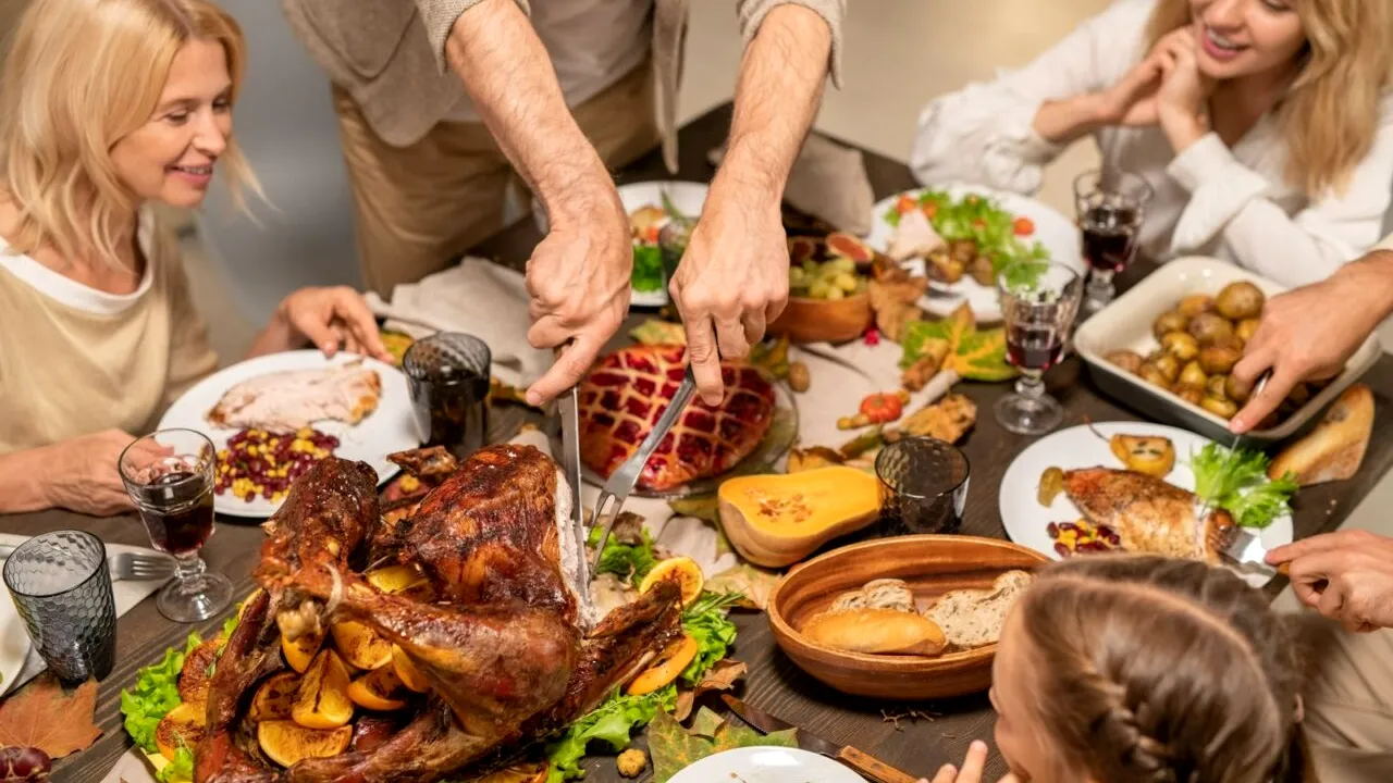 Eurostat | 18,1% dintre români nu își permit o masă cu carne o dată la două zile. România, codașă și la alte capitole