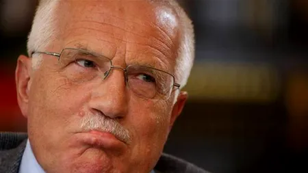 Un bărbat a simulat că îl împușcă pe Vaclav Klaus cu un pistol de jucărie