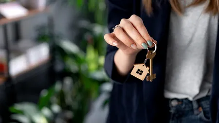 AMENZI de 50.000 de lei pentru românii care primesc alte persoane în apartamentele lor în aceste condiții. Cine va avea nevoie de certificare din 2024