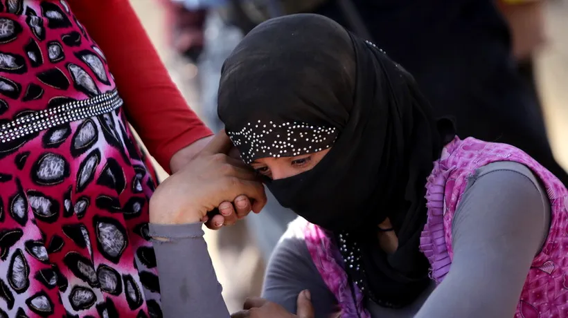 O femeie din Siria a alăptat în public. Ce pedeapsă a primit pe loc