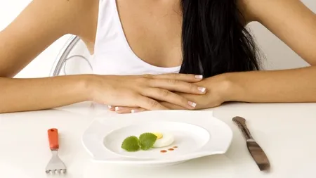 Cum arată femeia care nu mănâncă niciodată, din cauza unei boli rare. FOTO