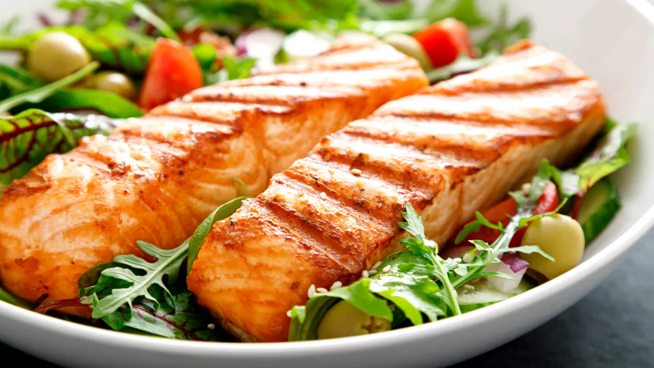 De ce nu ar trebui să fie prăjit somonul? Chef Joseph Hadad a dezvăluit secretul pentru a nu strica gustul preparatului