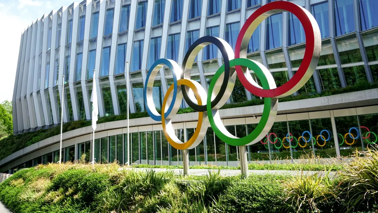 Comitetul Olimpic Internațional va interzice participarea atleților transgender la competițiile feminine