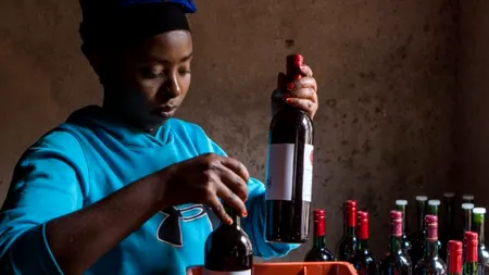 Vinul din SFECLĂ ROȘIE, un nou trend în rândul pasionaților de băuturi deosebite. Rwanda a dat tonul, germanii sunt încântați