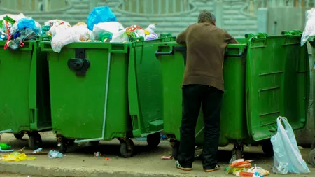 Un german care caută prin gunoaie este, de fapt, MILIONAR. Și-a cumpărat recent a zecea casă