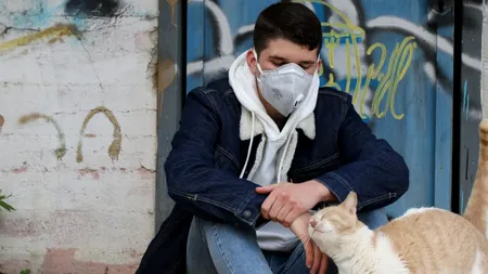 Coronavirusul e mai periculos de cinci ori decât virusul gripal! Cât timp rezistă virusul pe piele? (STUDIU)