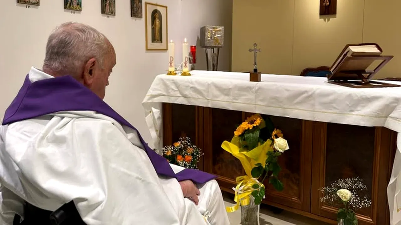 Papa Francisc, prima FOTOGRAFIE din spital, la mai bine de o lună de la internare. Care e starea suveranului pontif