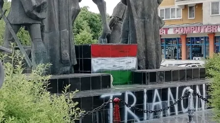 Statuia lui Mihai Viteazul din Sfântu Gheorghe a fost vopsită în culorile Ungariei
