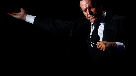 Julio Iglesias va concerta la Târgu Mureș, în cadrul Festivalului Vinului