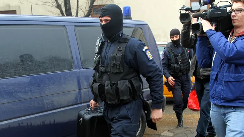 Zeci de persoane suspectate de evaziune de patru milioane de euro, audiate în urma unor percheziții