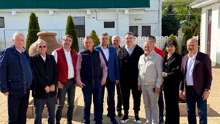 PANDEMIE. Ciolacu a postat o poză în care apare alături de 10 PSD-iști, fără mască și fără a păstra distanța