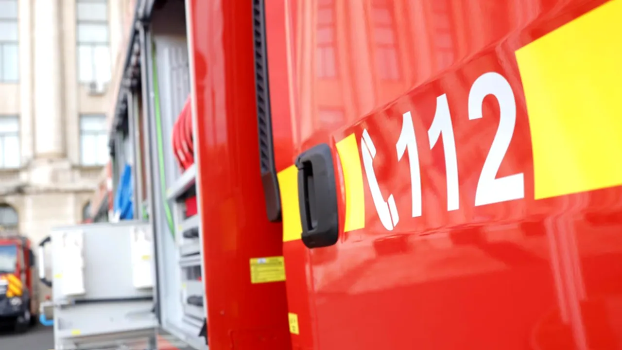 EXPLOZIE puternică într-un atelier al unui liceu din Bolintin Vale. Doi elevi care sudau un glob pământesc au ajuns la spital