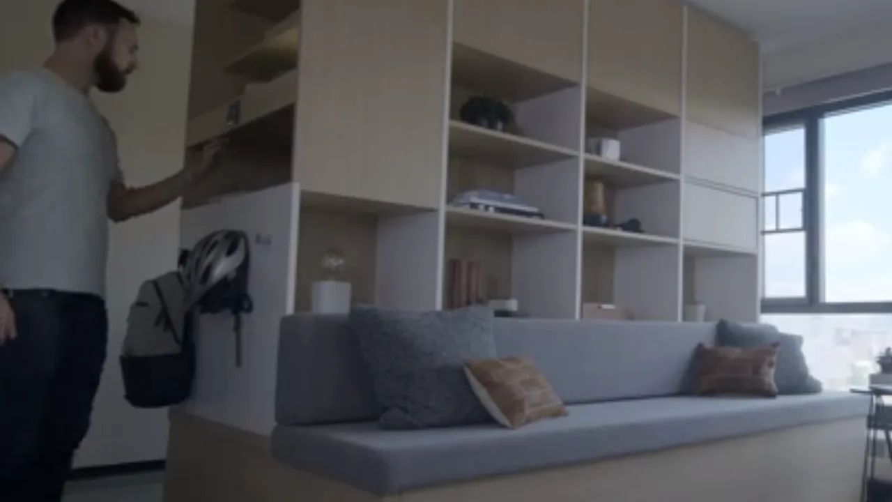 Mobilierul robot care se transformă din dormitor în living. Video